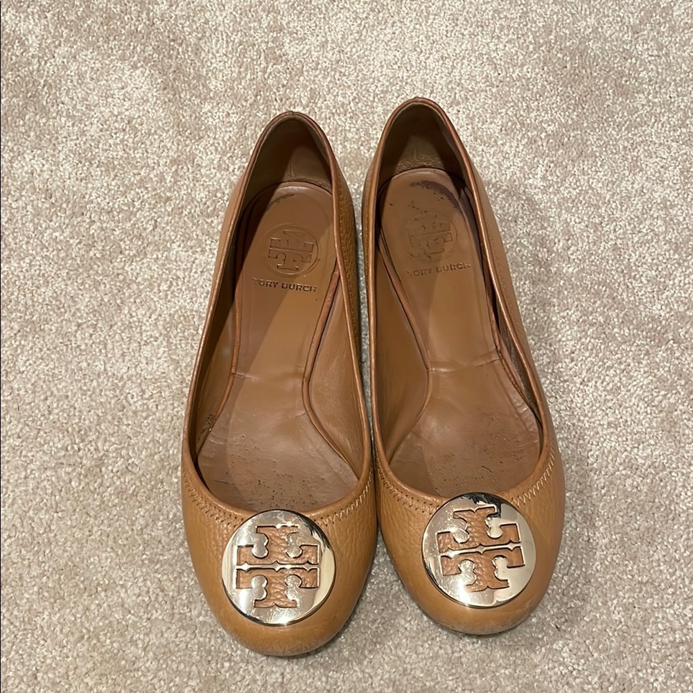 Tory Burch Royal Tan Reva Ballet Flats with Iconic Logo. Size 7.